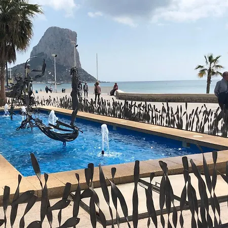Con Bonitas Vistas Al Mar En La Playa Arenal Κάλπε